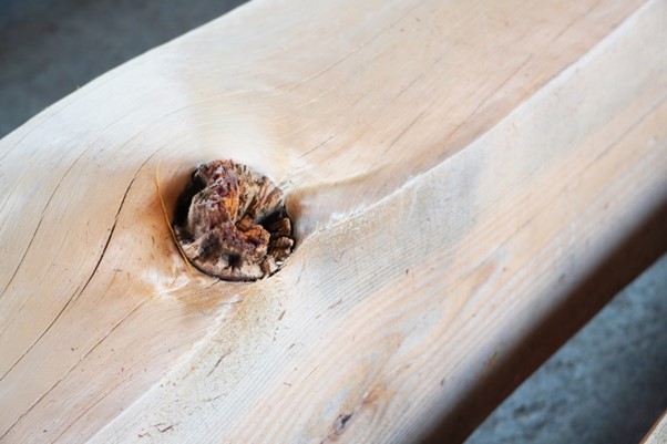 木工パテの用途【木材のキズやひび割れの穴埋め】